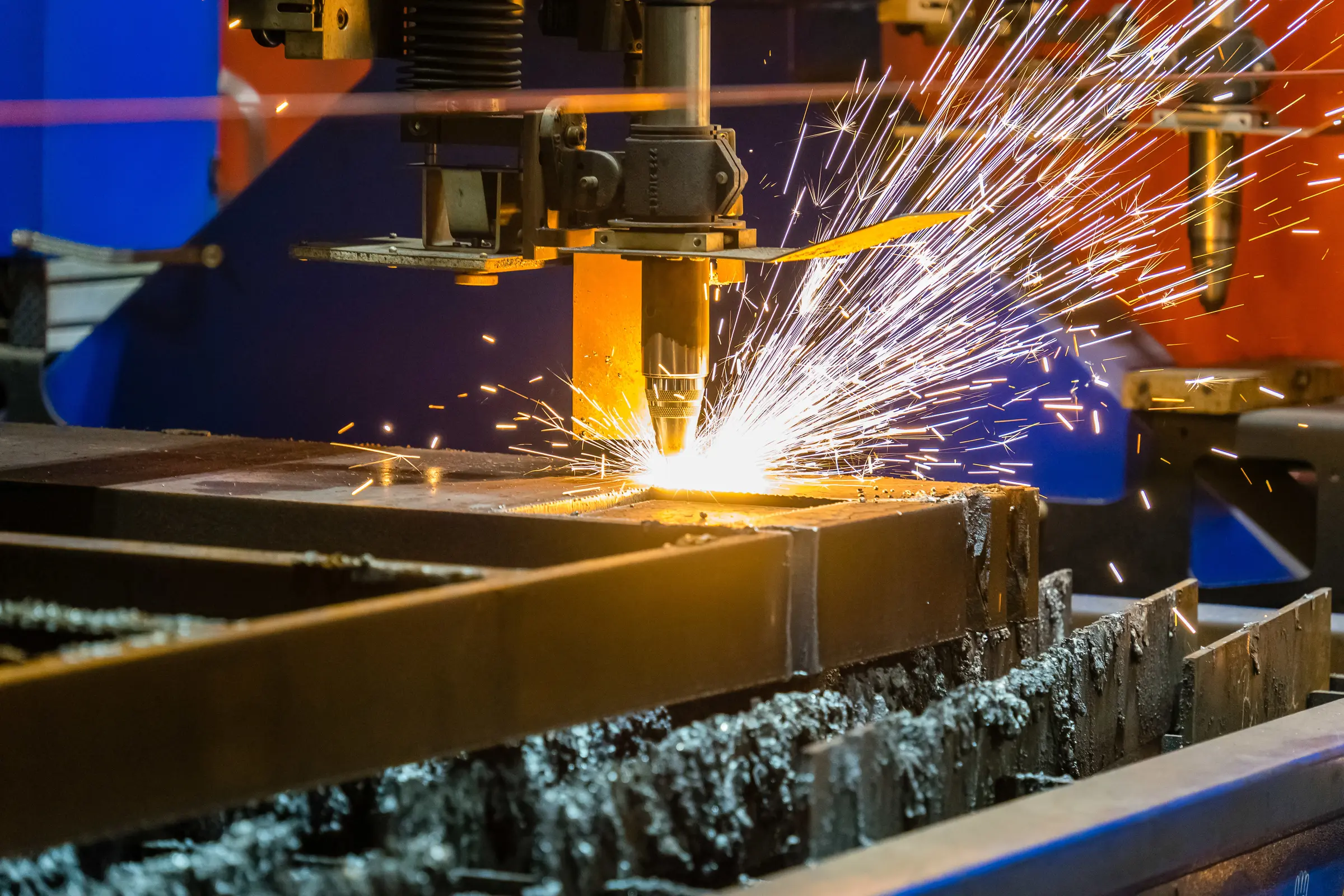 CNC plazma i CNC gasni rezač u proizvodnom pogonu Metal-M